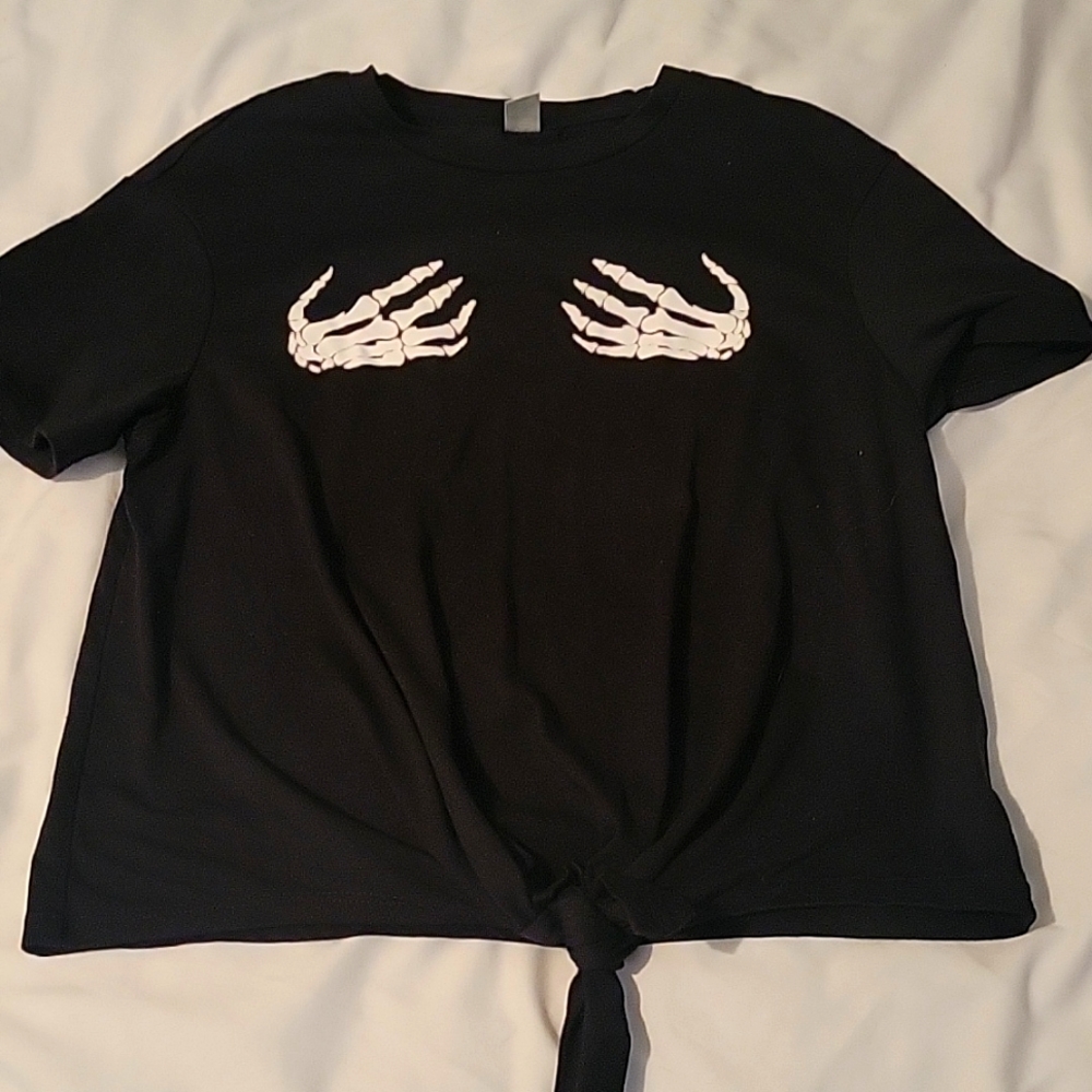 Skeleton hand tee